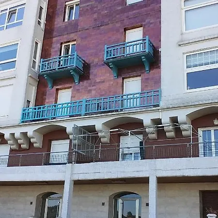 With 2 Bedrooms In Donostia With Furnished Terrace And Wifi 50 M From The Beach Apartamento